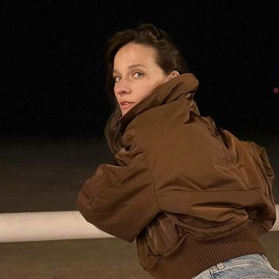 Linda Mirada posa durante el rodaje del videoclip de “Morena del Apóstol”