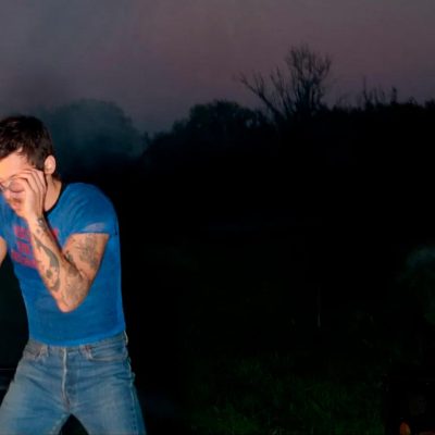 Harry Styles en la era del álbum Kiss All The Time Disco Occasionally