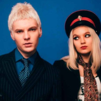 The Molotovs, banda londinense formada por los hermanos Matt e Issey Cartlidge, presentando su álbum Wasted on Youth