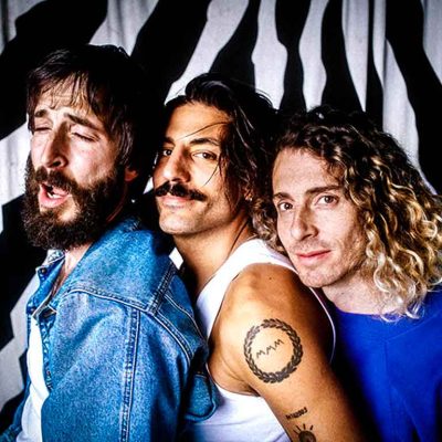 Sexy Zebras en directo representando la fuerza del rock español actual con actitud, guitarras y energía de escenario.