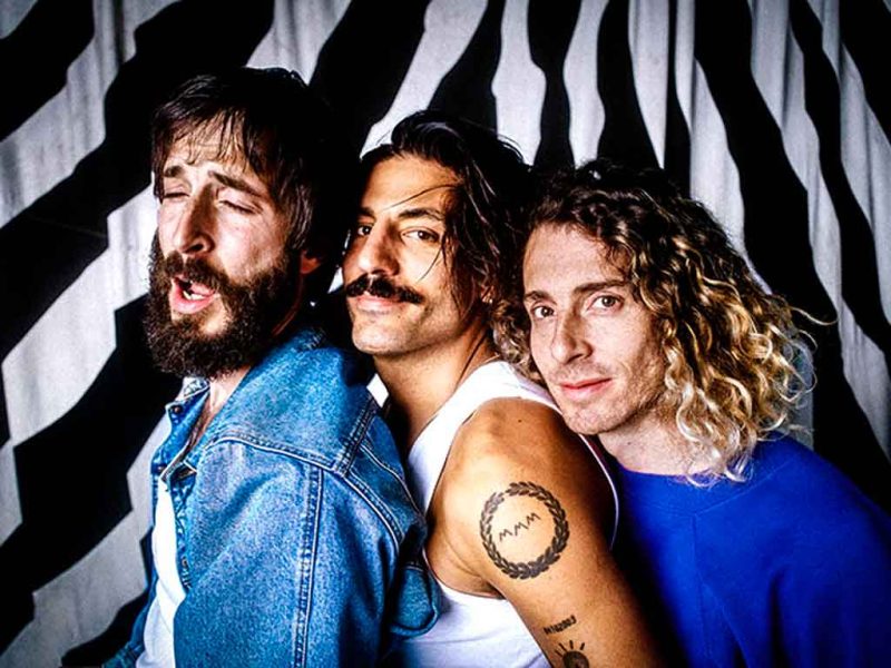 Sexy Zebras en directo representando la fuerza del rock español actual con actitud, guitarras y energía de escenario.
