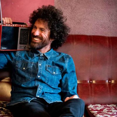 Willy Tornado en la promoción del single Mirarte con amor
