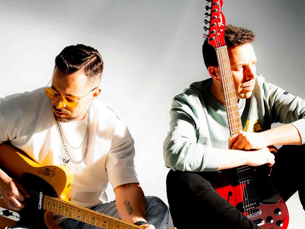 Rubén y Hank, de Casi Perfectos, en el videoclip de Dopamina