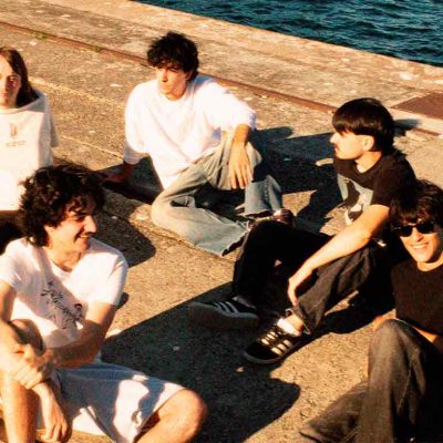 Los miembros de la banda Filtro posando juntos en A Coruña