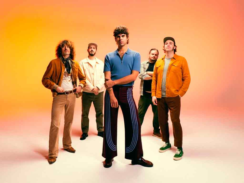 Nacho Sarria y su banda posando para la promoción de su tercer álbum Mi Plan y su gira 2027